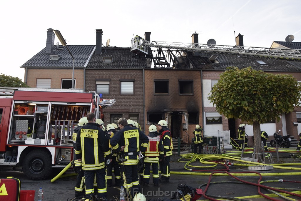 Feuer 2 Vollbrand Reihenhaus Roggendorf Berrischstr P020.JPG - Miklos Laubert